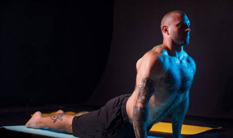 Canadian bodybuilder Ace Quinn and canadian hot bear Markus Kage in hot homosexual scene