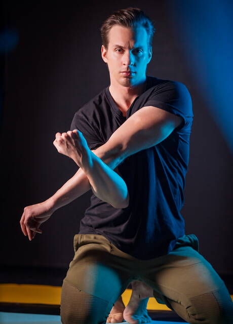 Canadian bodybuilder Ace Quinn and canadian hot bear Markus Kage in hot homosexual scene