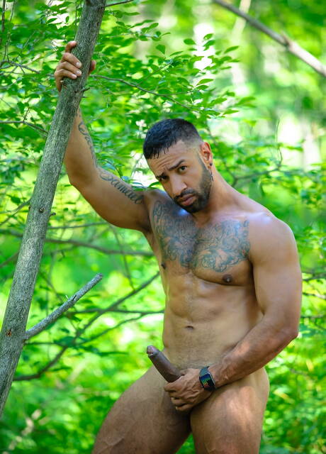 Masqulin: Hunk Mateo Zagal and hunky guy Thyle Knoxx fuck ass after sucking outdoor