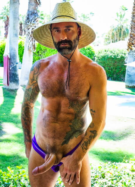 Masqulin: American gay bear Drew Sebastian and italian hairy bear Marco Napoli in hot homosexual action outdoor