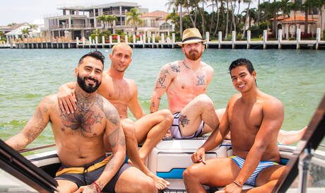 ラテン系のマッチョ、アルマンド・デ・アルマスとプエルトリコのスーパースタッド、リック・ヨークがプールで熱いセックスをする