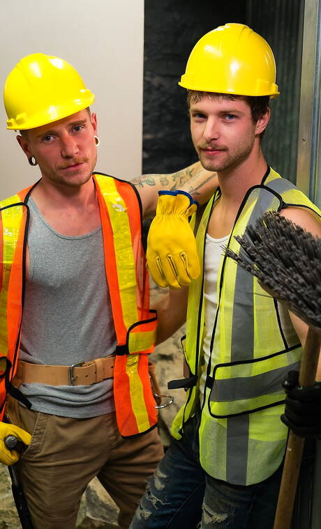 加拿大性感小鮮肉 Benjamin Blue 和身材魁梧的 Colt Spence 吸吮雞巴後操屁股