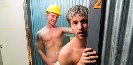 加拿大性感小鮮肉 Benjamin Blue 和身材魁梧的 Colt Spence 吸吮雞巴後操屁股