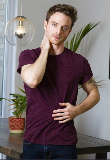 Canadian bodybuilder Ace Quinn and beefcake Linus Gray in hot homosexual action in kitchen