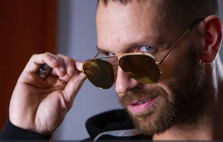 比利時超級帥哥達蒙·哈特和美國大力士基特·科恩的火熱同性戀場景