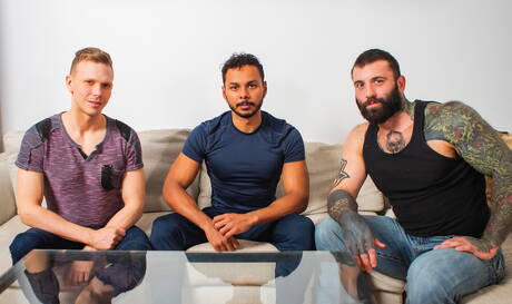 Die heißen Jungs Ethan Chase, Markus Kage und Milo Madera bohren einen Arsch