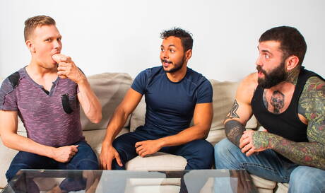 Die heißen Jungs Ethan Chase, Markus Kage und Milo Madera bohren einen Arsch