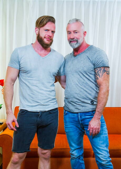 Die amerikanischen Pornostars Brian Bonds und Lance Charger haben eine heiße Pärchenszene