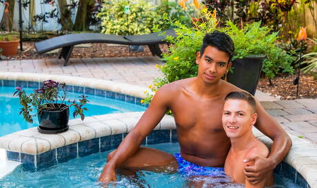 Heiße amerikanische Jungs, der attraktive Jay Seabrook und der junge Johnny Hunter lutschen und vögeln sich gegenseitig im Pool