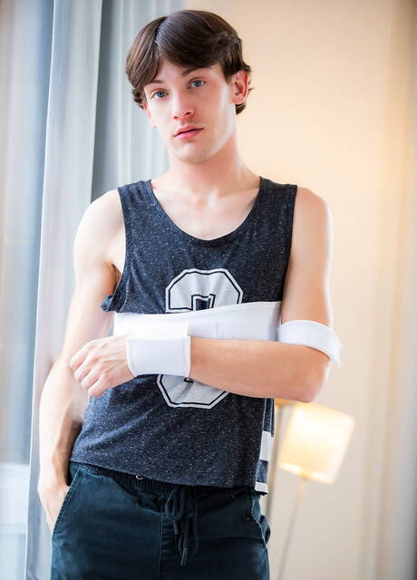 Masqulin: Hot guy Edward Terrant and sexy boy Raphael Louis have a good sex