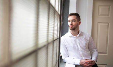 留著鬍子的同性戀吸吮雞巴並操屁股