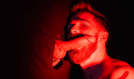 Les mecs américains chauds Nick Milani et Scott Demarco bien bâti baisent le cul après avoir sucé