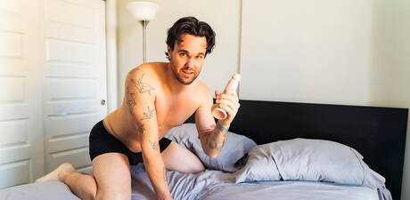 加拿大大力士 Beau Reed 和黑人帥哥 Trent King 用假陽具挑逗