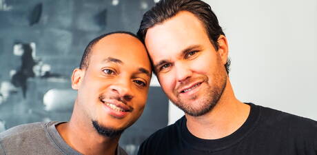 加拿大大力士 Beau Reed 和黑人帥哥 Trent King 用假陽具挑逗