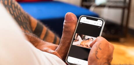 El guapo canadiense Ryan Jacobs y el oso gay francés Teddy Torres se hacen una paja