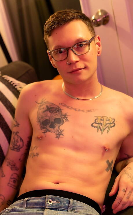 Masqulin: Latin bodybuilder Kenzo Alvarez and canadian twink Marco Bianchi have anal sex outdoor