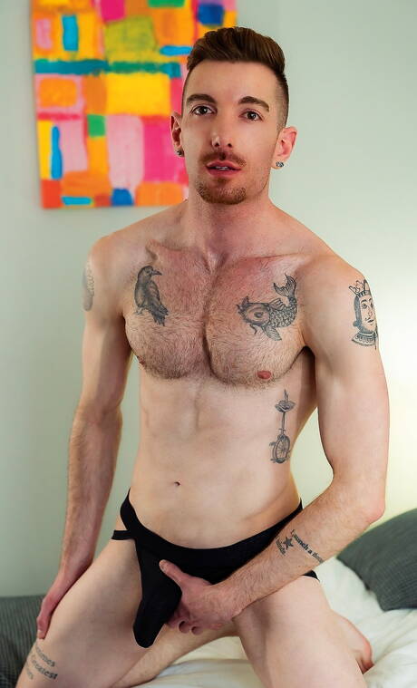 Włochaty miś King Heart i amerykański superogier Kit Cohen obciągają i ruchają się nawzajem