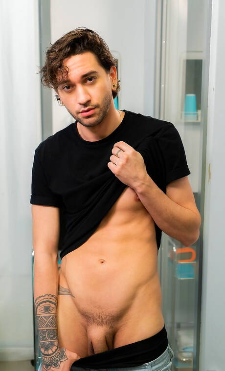 American superstud Pierce Paris and hunk Seth Corrigan fuck after blowjob