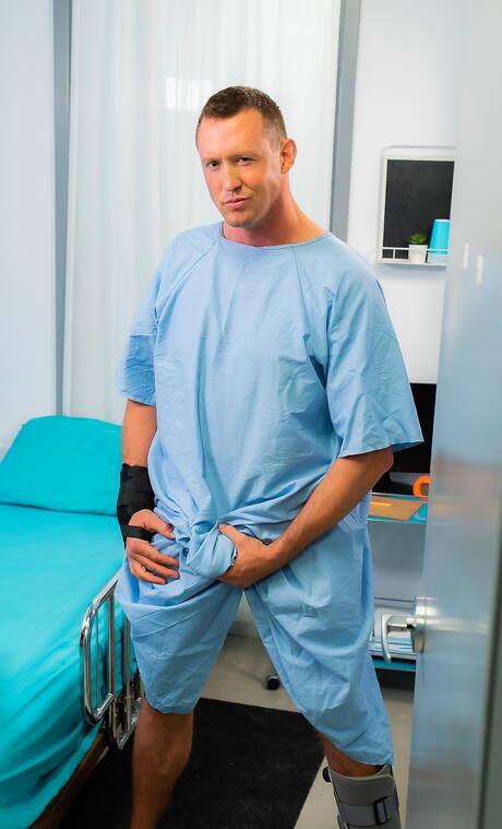 アメリカのスーパースタッド、ピアス・パリスとイケメンのセス・コリガンがフェラチオ後にファック