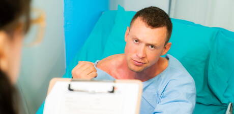 Der amerikanische Superhengst Pierce Paris und der attraktive Seth Corrigan ficken nach dem Blowjob