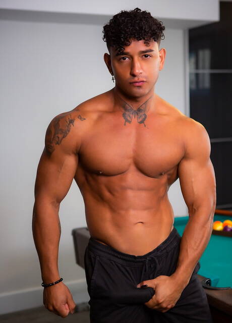 Masqulin: Enzo Muller and canadian strong bull Kenzo Alvarez in hot ass bang