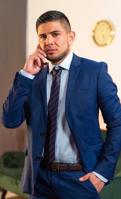 Il super stallone Alex Montenegro e il muscoloso King Heart che perforano un culo