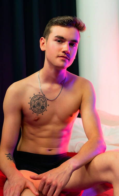 Young boy Leo Louis and hot twink Cole Link have a hot sex