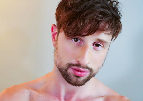 Il peloso stallone inglese Drew Dixon e l