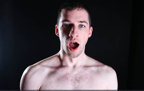 Der kanadische starke Bulle Jack Kross und der kanadische Strongman Thyle Knoxx haben sich gegenseitig geknallt