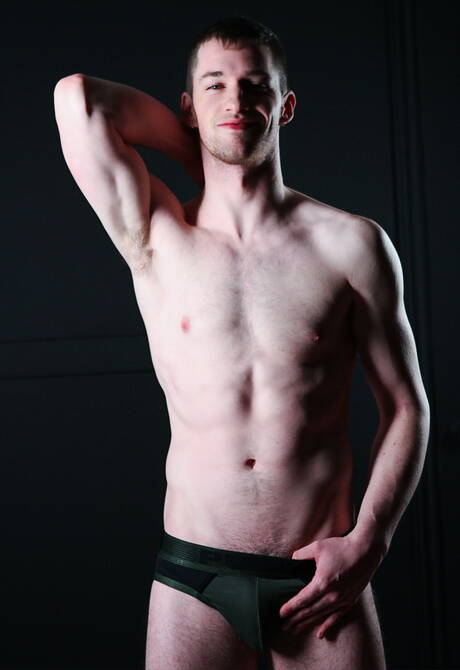 Masqulin: Stud Igor Romani and muscular Thyle Knoxx undressing and showing nice ass
