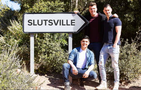 刺青熟女 Andy Star、JJ Knight、Ken Summers 和 Lukas Daken 在戶外激情做愛