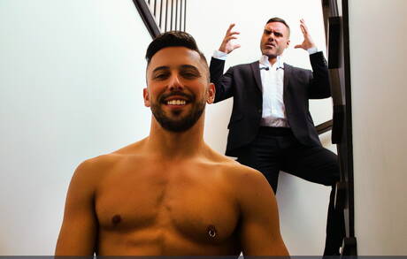 Reife Schwule mit Bärten haben Spaß im Schlafzimmer