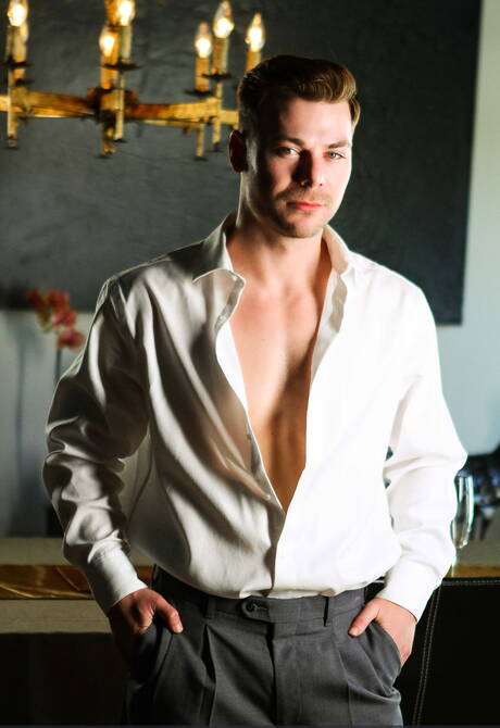 Der sinnliche Kumpel Alex Mecum und der hinreißende Kumpel Igor Romani ficken nach dem Saugen in den Arsch