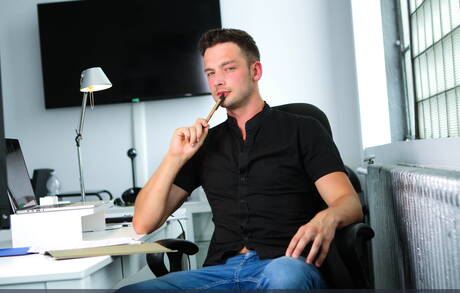 Belgian tough guy Damon Heart and canadian well-built Manuel Skye have a hot sex