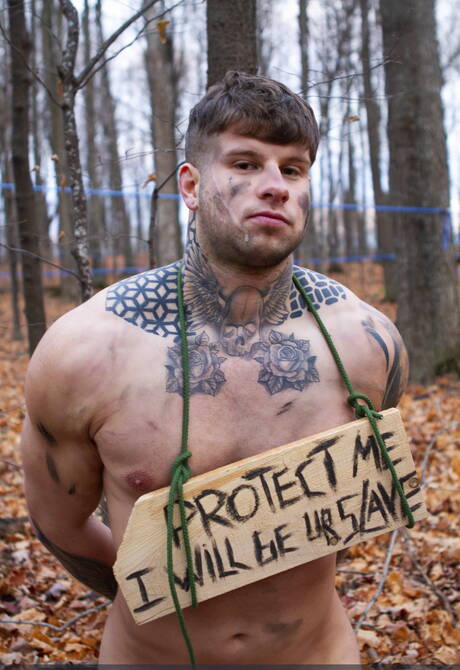 Andrew Green i kanadyjski byk Ryan Bones obciągają i ruchają się na zewnątrz