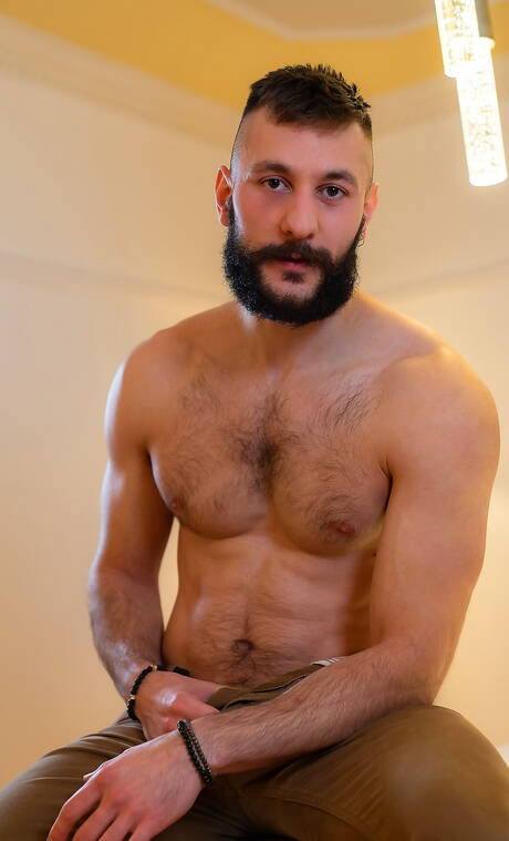 Masqulin: Der bullige Alex Montenegro und der attraktive John Ander ficken nach dem Saugen in den Arsch