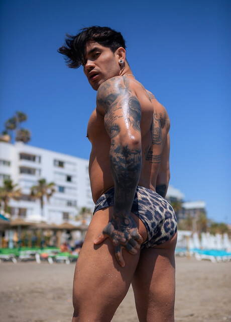 Masqulin: Sexy stud Pietro Duarte and sexy dude Sean Weiss sucking and fucking each other after beach walking