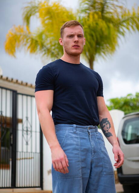 Masqulin: Husky guy Craig Marks and hunky guy Sean Weiss have a hot couple sex outdoor