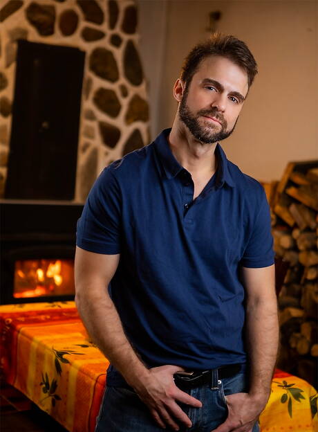 Masqulin: Sexy guys Aiden Jacobs, Benjamin Blue and Gabriel Clark drilling an ass