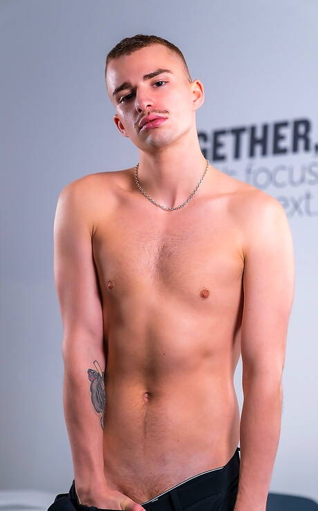 少年ジェイク・ノベロと若いライアン・ジェイコブスの熱いアナルセックス