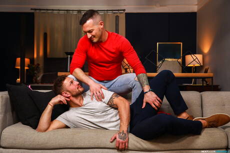 Hete Amerikaanse jongens gespierde Blain Oconnor en sterke stier Derek Kage neuken kont na blowjob