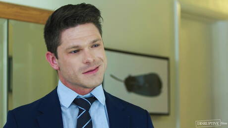 Knappe Amerikaanse jongens, gespierde Adrian Hart en hengst Devin Franco in hete interraciale anale seks in de keuken