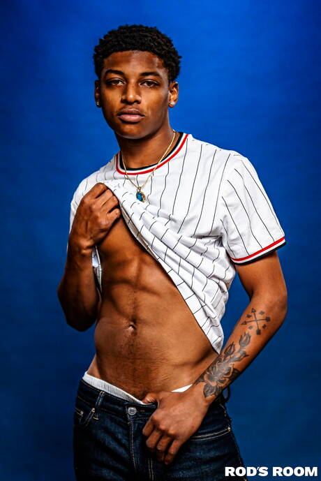 Rods Room: Two american guys husky guy Ty Santana and beefcake Justin Matthews in hot interracial ass fuck action outside