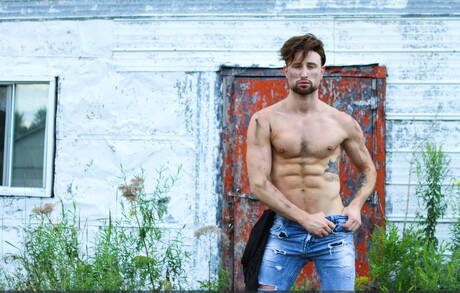 Der englische Otter Drew Dixon und der starke kanadische Bulle Ryan Bones haben heißen Paarsex im Freien