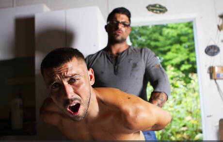 Der muskulöse Kanadier Ryan Bones und der harte Kanadier Shane Jackson bohren einen Arsch