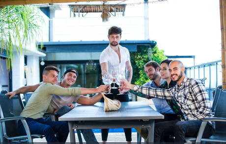 Die tätowierten Glatzköpfe Drew Dixon, Max Adonis und Patrick Dei haben Spaß mit Schwänzen