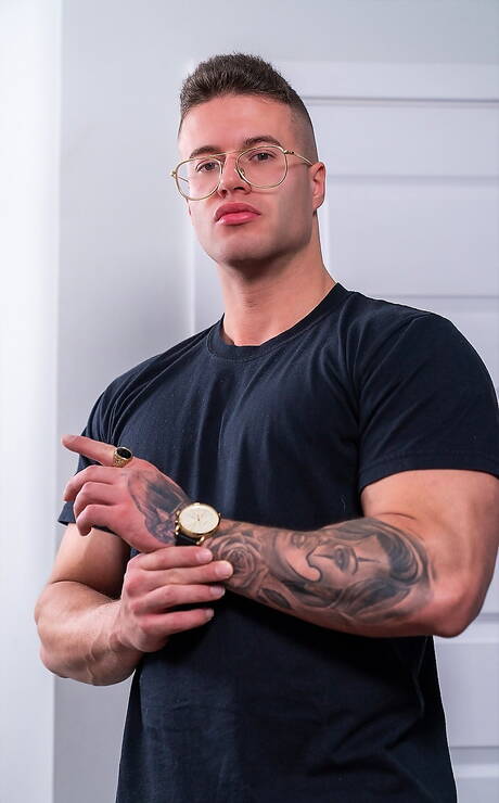 robusto canadense Clark Delgaty e a lontra francesa Olivier Robert fazem amor