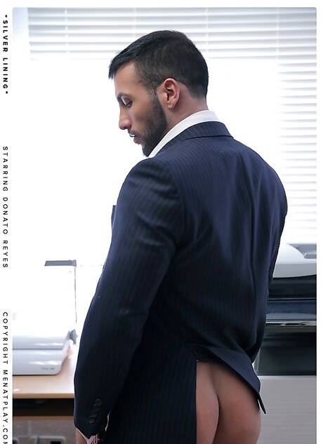 Der spanische Bär Donato Reyes wichst