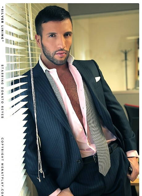 Der spanische Bär Donato Reyes wichst