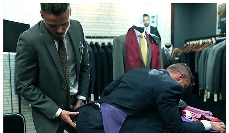 De gespierde Adam Dacre en superstud Scott Hunter hebben een hete sekservaring